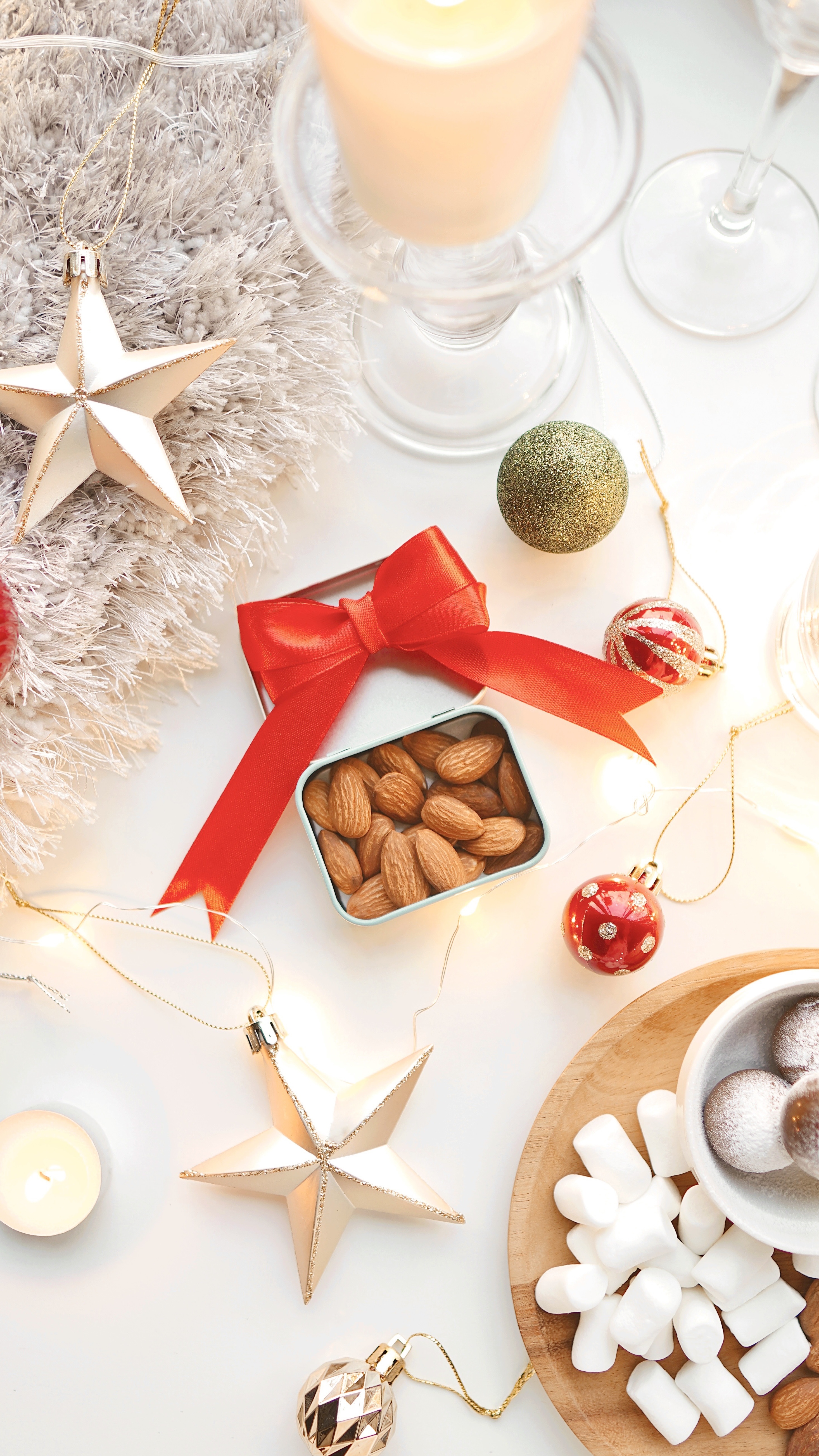 Celebrate this Christmas mindfully with a handful of almonds!